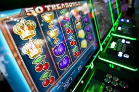 Online Gambling ဆိုက်တွင် မြန်မာ ကစားသမားများ ကစားနေသည့် မြင်ကွင်း